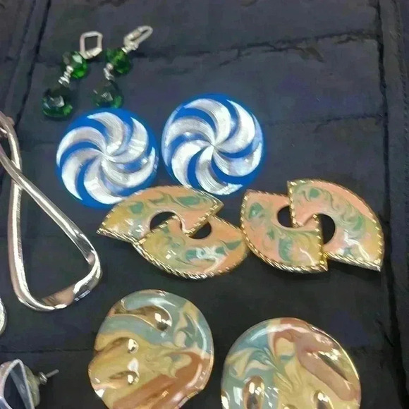 Vintage earring lot. These are amazing! - Picture 5 of 7